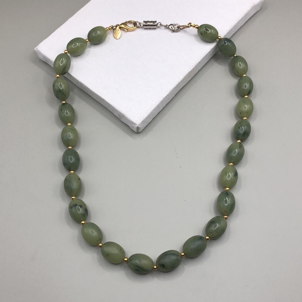 Vintage Joan Rivers Faux Gemstone Green Necklace.